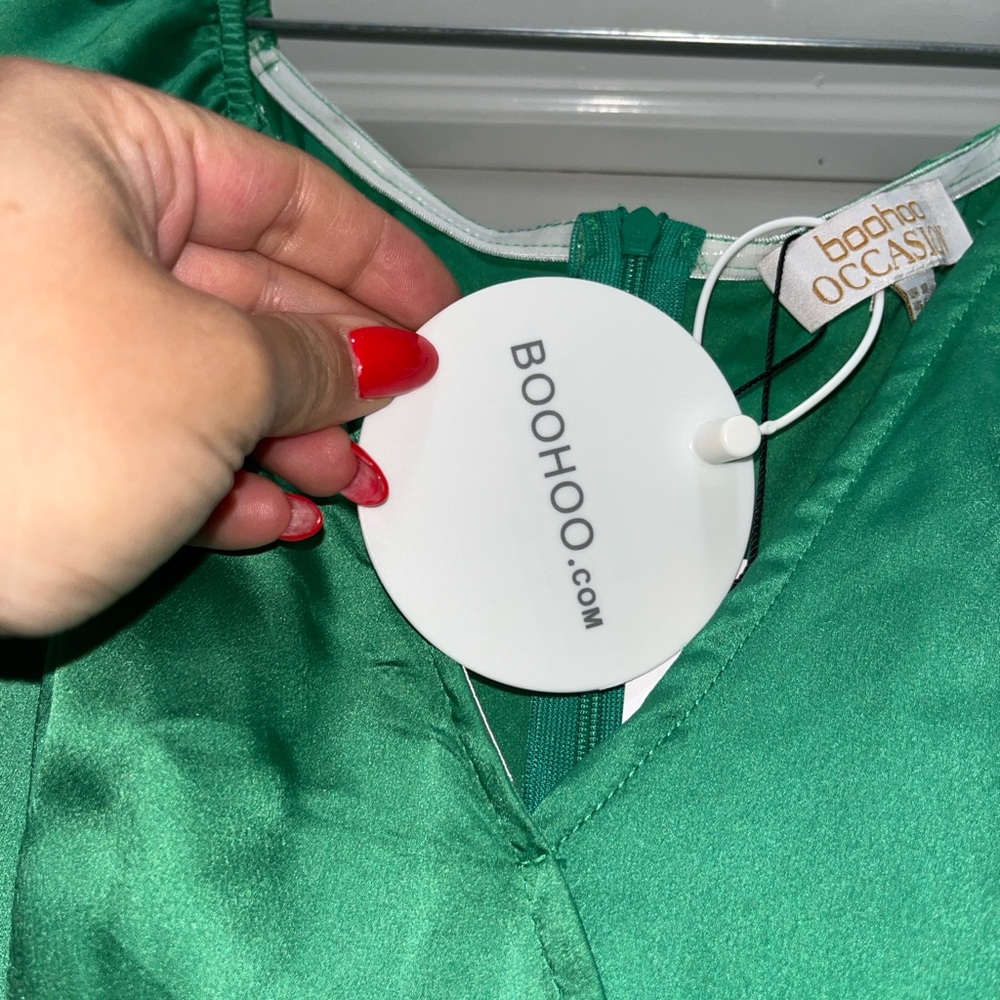 Boohoo dressy emerald green satin pleated jumpsuit - Picture 4 of 5